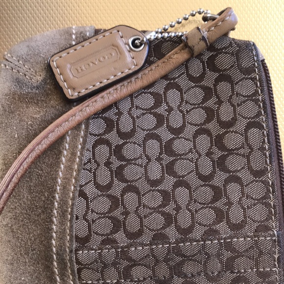 Coach magnolia wristlet purse. Briars brown in color/ khaki. 4 inches deep! - Picture 2 of 8
